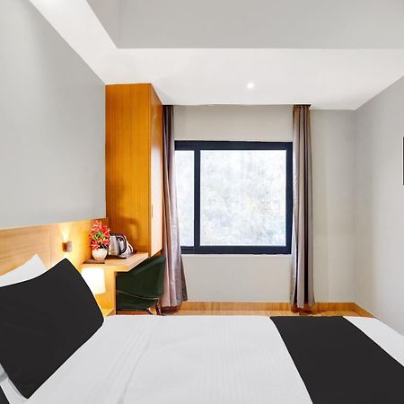 Super Townhouse Oak Sarusajai Stadium Dispur Exterior photo