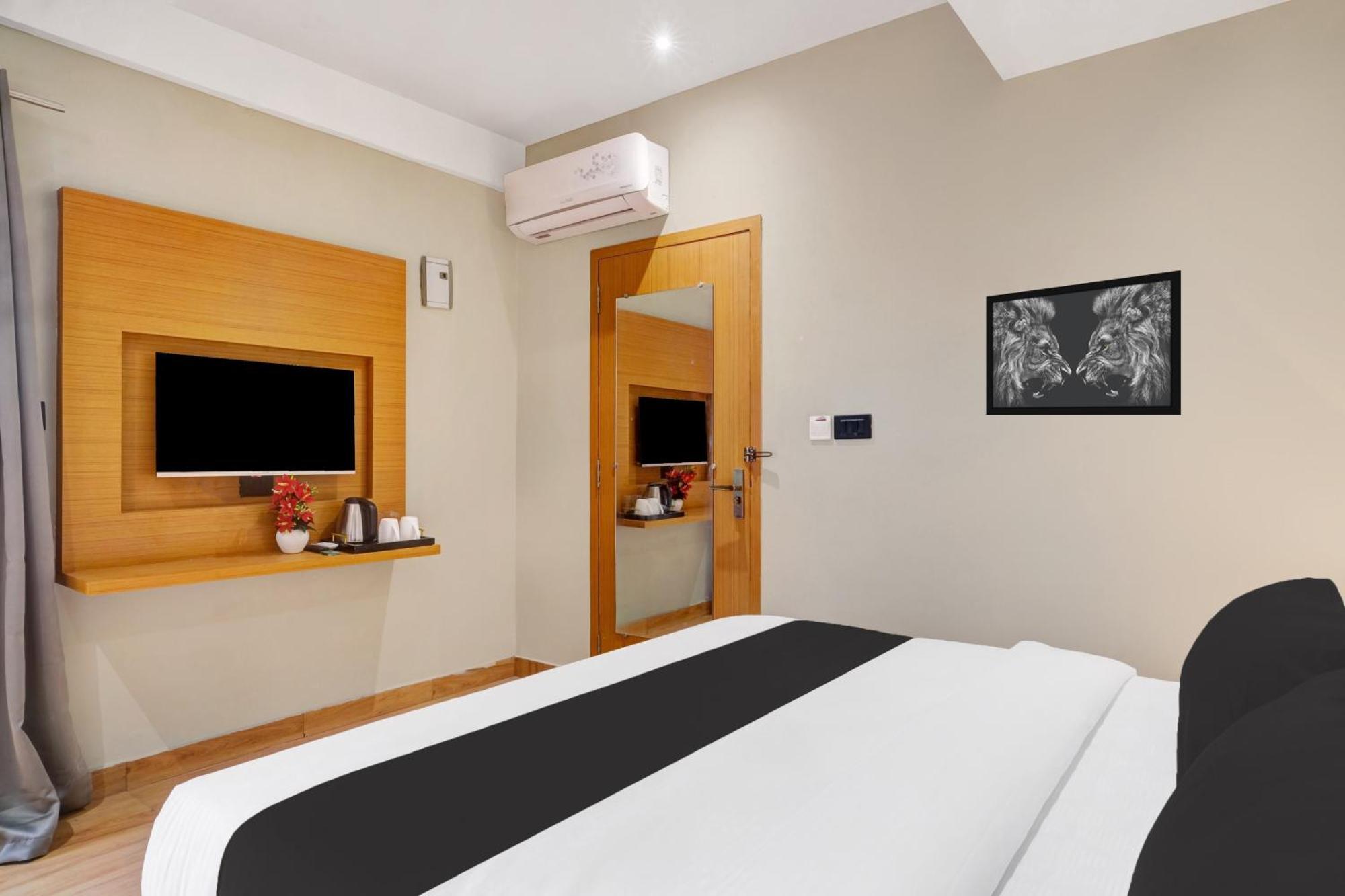 Townhouse Oak Sarusajai Stadium Dispur Exterior photo