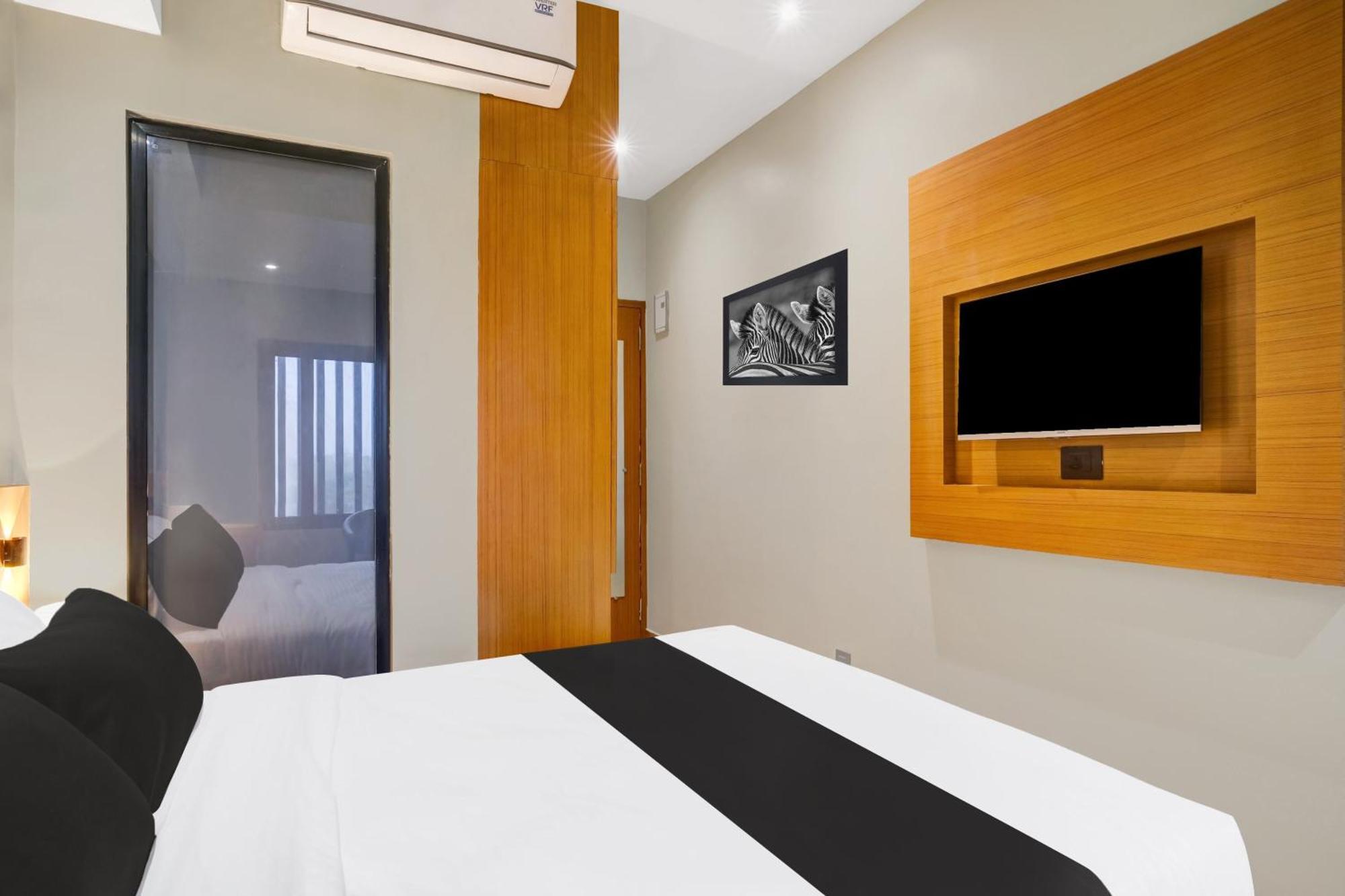 Townhouse Oak Sarusajai Stadium Dispur Exterior photo